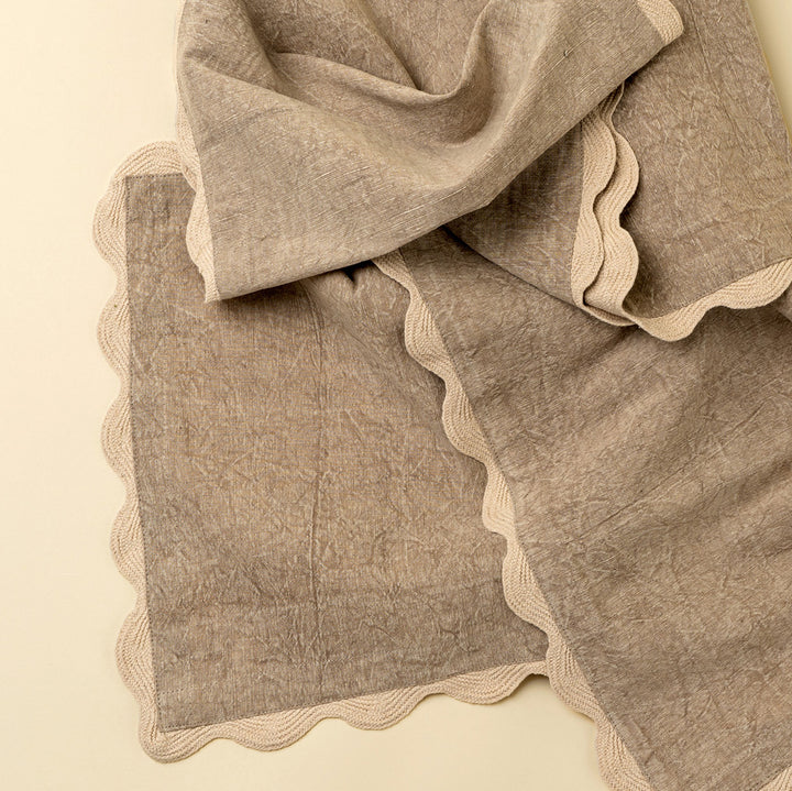 Scallop Edge Table Runner
